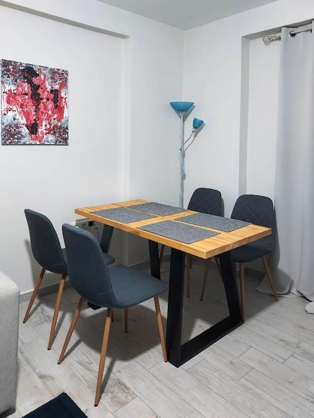 Apartment Apartment *